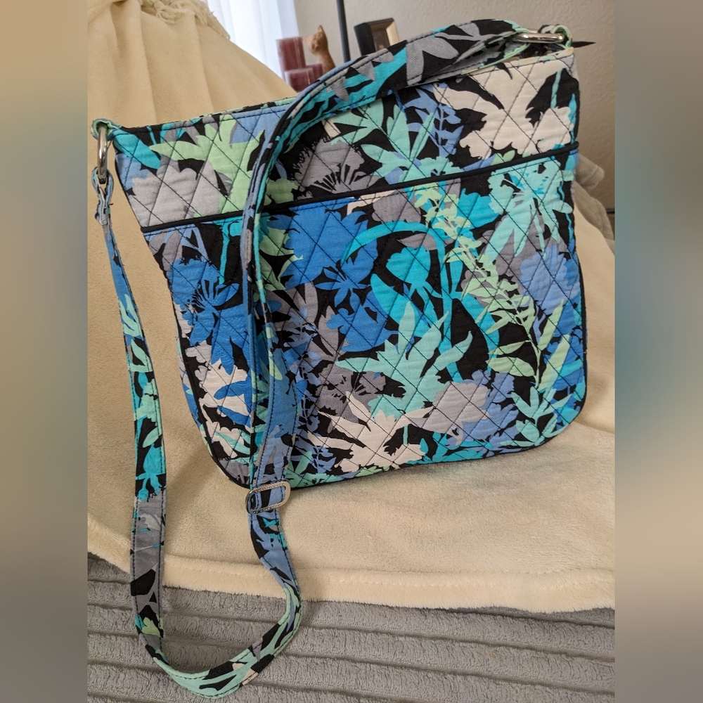 EUC Vera Bradley Crossbody Purse NO CALL OUTS *** SOLD***
